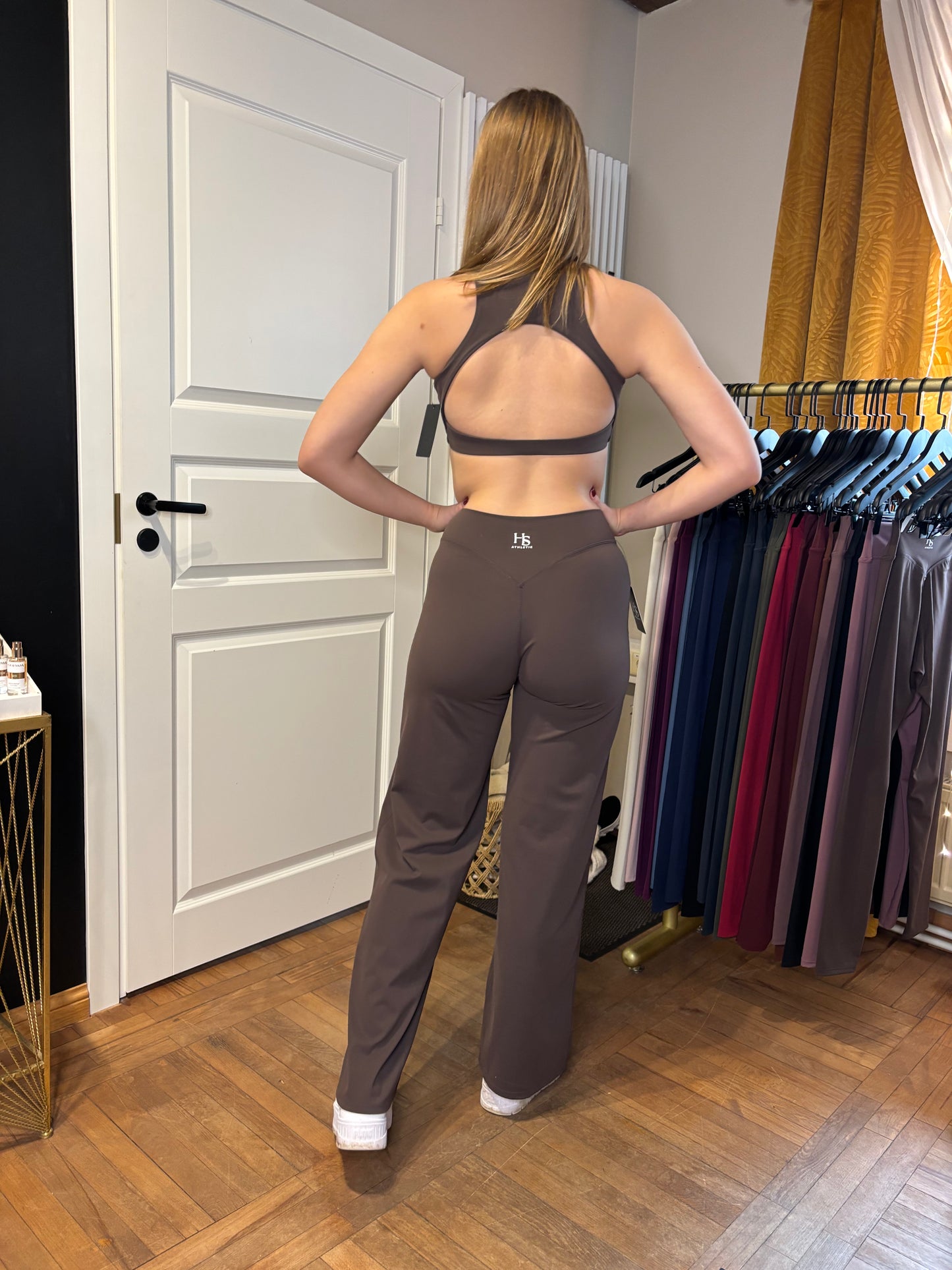 HS Cozy Top sügavpruun tagant