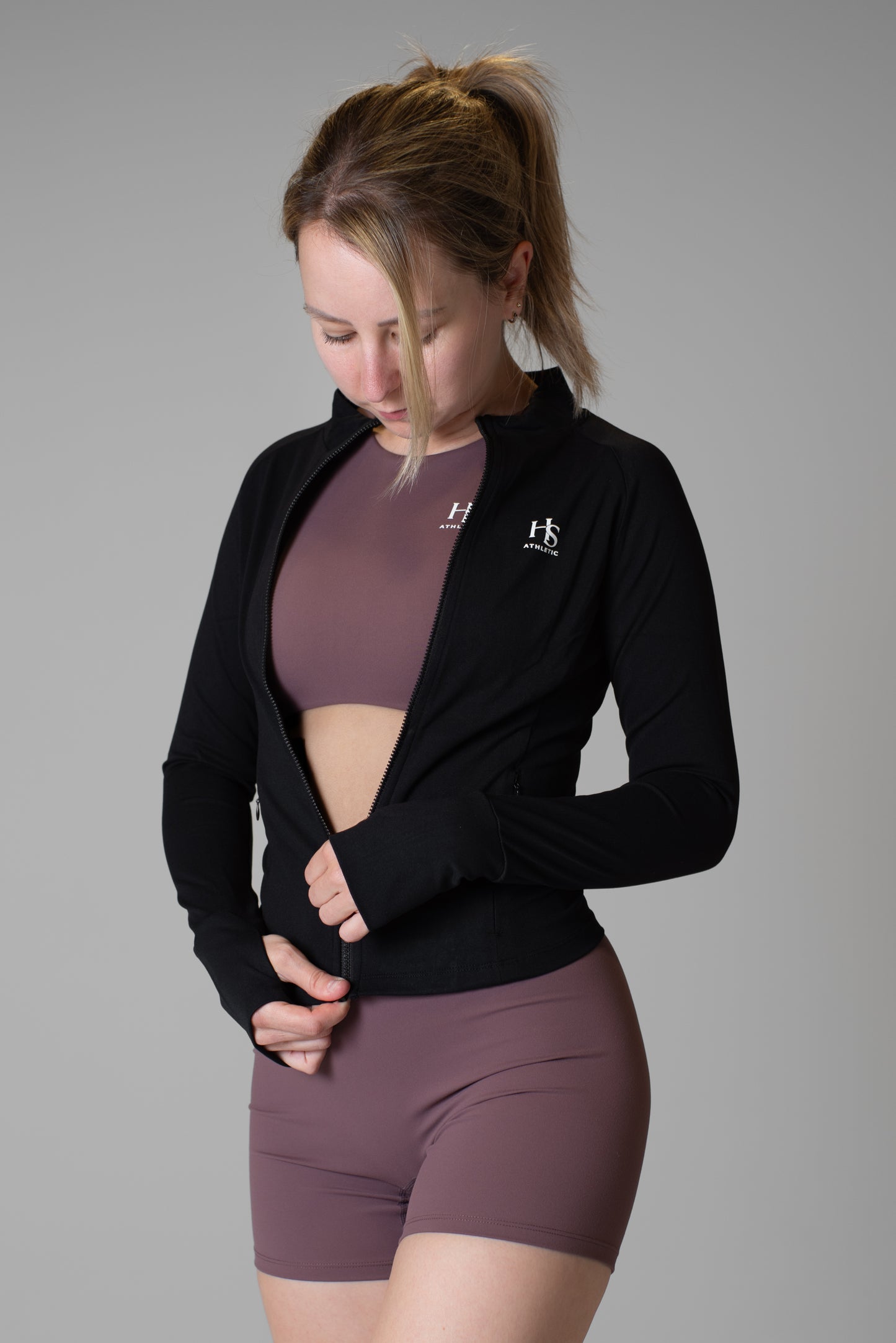 HS Cozy lukuga dressipluus must külg